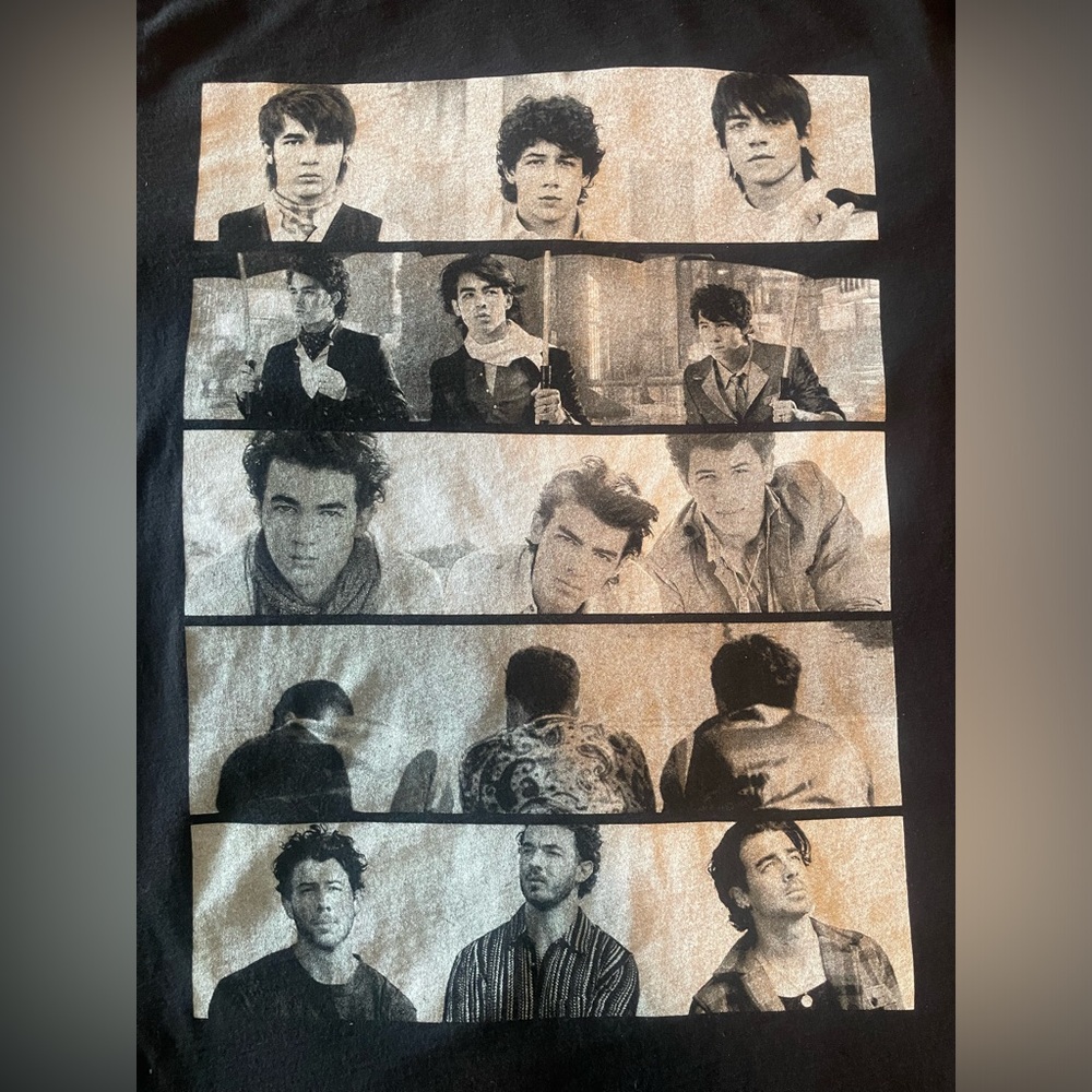 Jonas Brothers T Shirt size Large